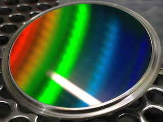 Injection mold with 250nm feature size (PHABLE)